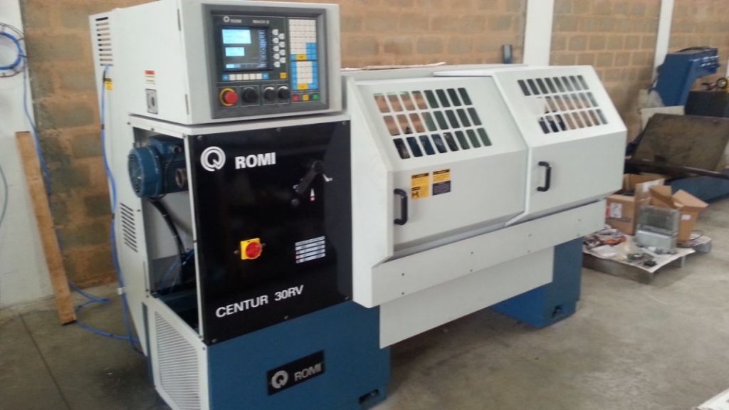 Torno CNC - Modelo: Centur 30 RV -  Capacidade: Ø 200 x 800 mm